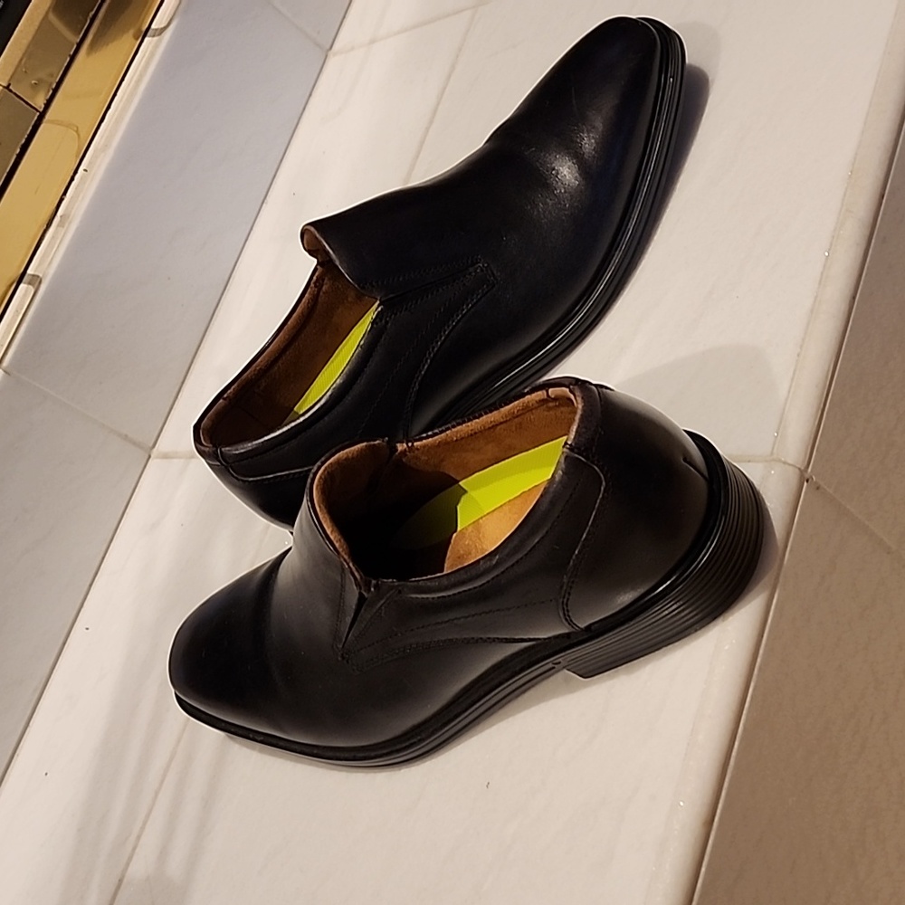 Dress shoes